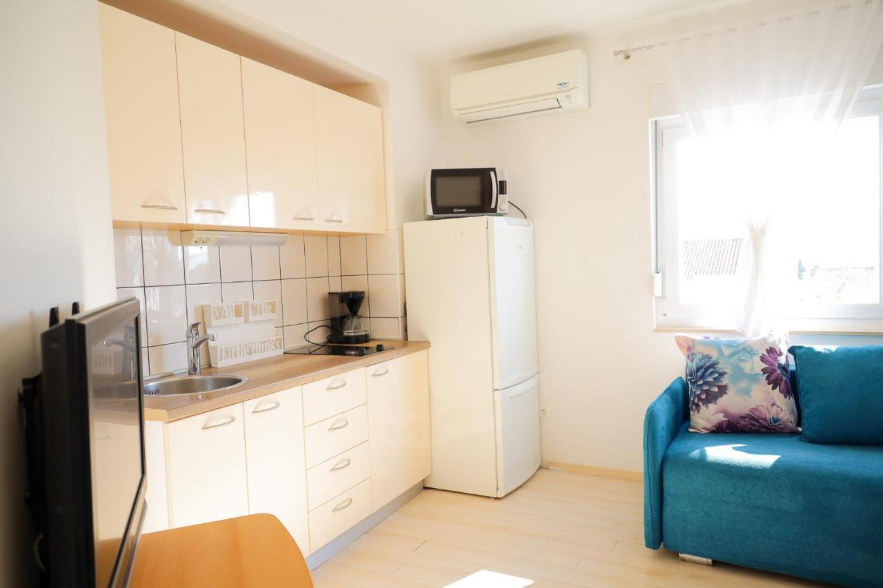 The Florens Residence Near The Beach With The Pool, Bbq And Kids Playground, Zadar Diklo Exteriör bild