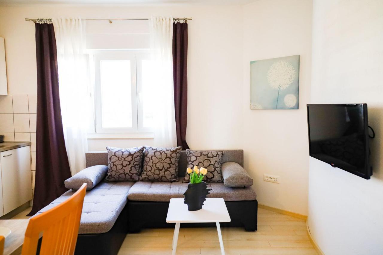 The Florens Residence Near The Beach With The Pool, Bbq And Kids Playground, Zadar Diklo Exteriör bild