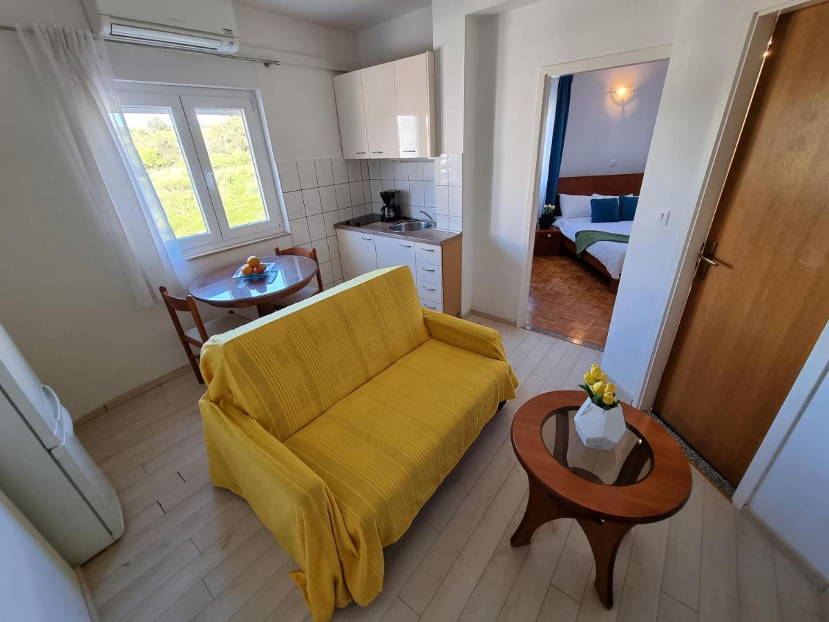 The Florens Residence Near The Beach With The Pool, Bbq And Kids Playground, Zadar Diklo Exteriör bild