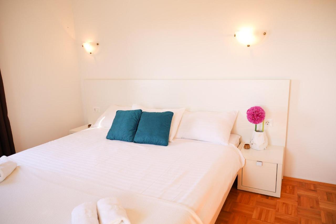 The Florens Residence Near The Beach With The Pool, Bbq And Kids Playground, Zadar Diklo Exteriör bild