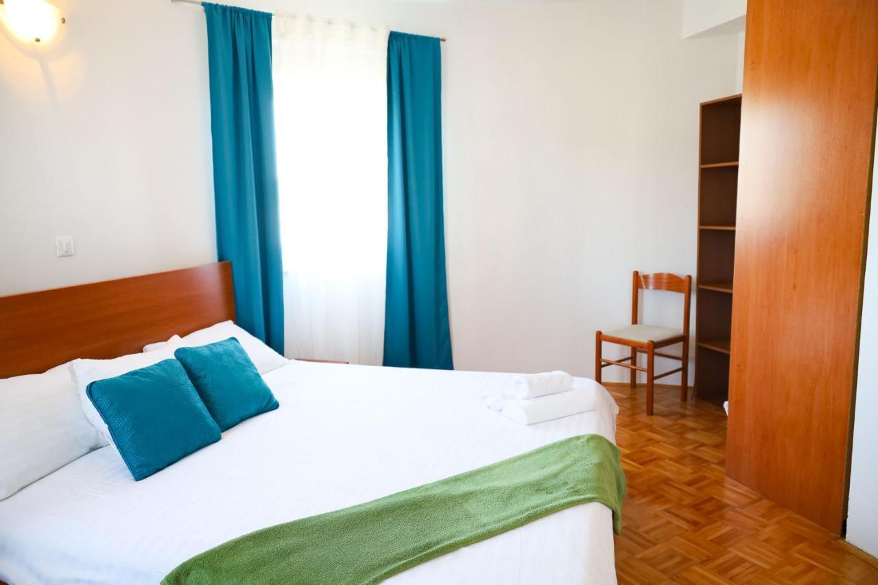 The Florens Residence Near The Beach With The Pool, Bbq And Kids Playground, Zadar Diklo Exteriör bild