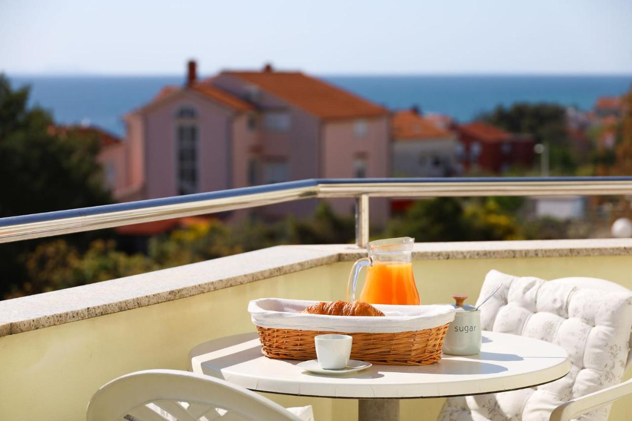 The Florens Residence Near The Beach With The Pool, Bbq And Kids Playground, Zadar Diklo Exteriör bild