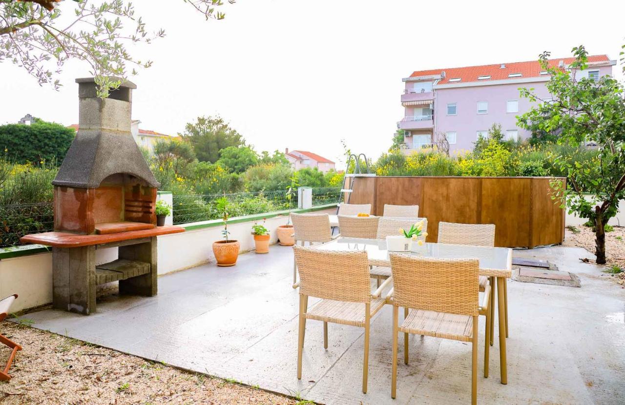 The Florens Residence Near The Beach With The Pool, Bbq And Kids Playground, Zadar Diklo Exteriör bild