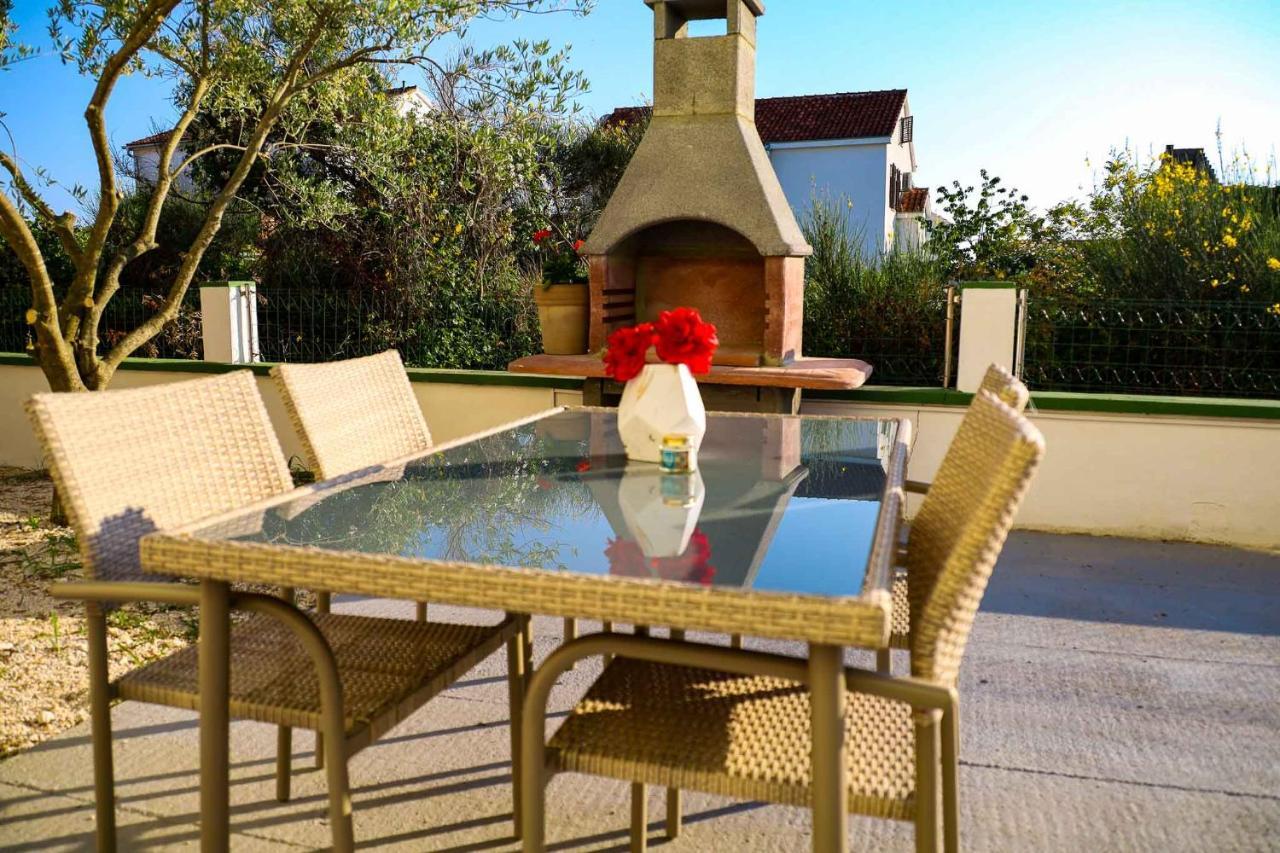 The Florens Residence Near The Beach With The Pool, Bbq And Kids Playground, Zadar Diklo Exteriör bild