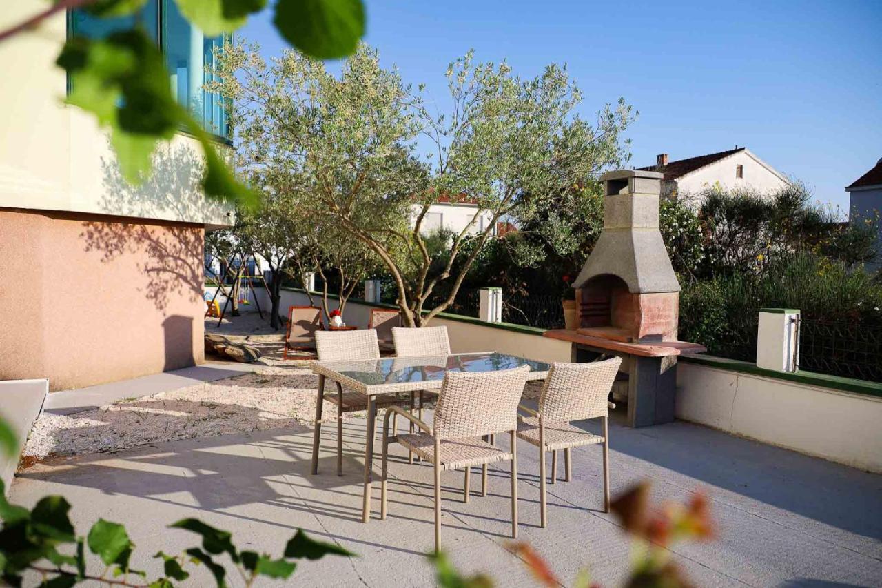 The Florens Residence Near The Beach With The Pool, Bbq And Kids Playground, Zadar Diklo Exteriör bild