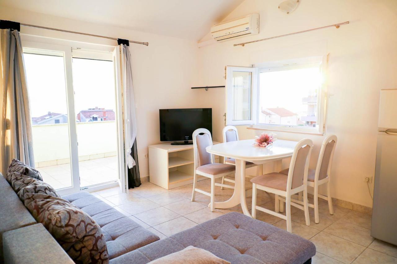 The Florens Residence Near The Beach With The Pool, Bbq And Kids Playground, Zadar Diklo Exteriör bild