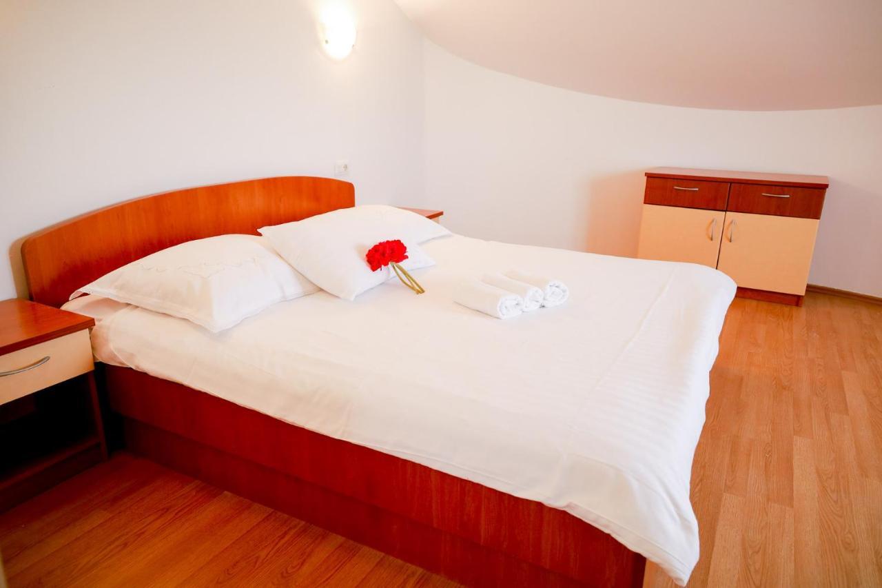 The Florens Residence Near The Beach With The Pool, Bbq And Kids Playground, Zadar Diklo Exteriör bild