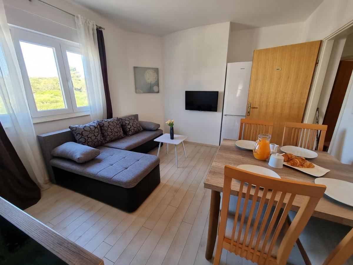 The Florens Residence Near The Beach With The Pool, Bbq And Kids Playground, Zadar Diklo Exteriör bild