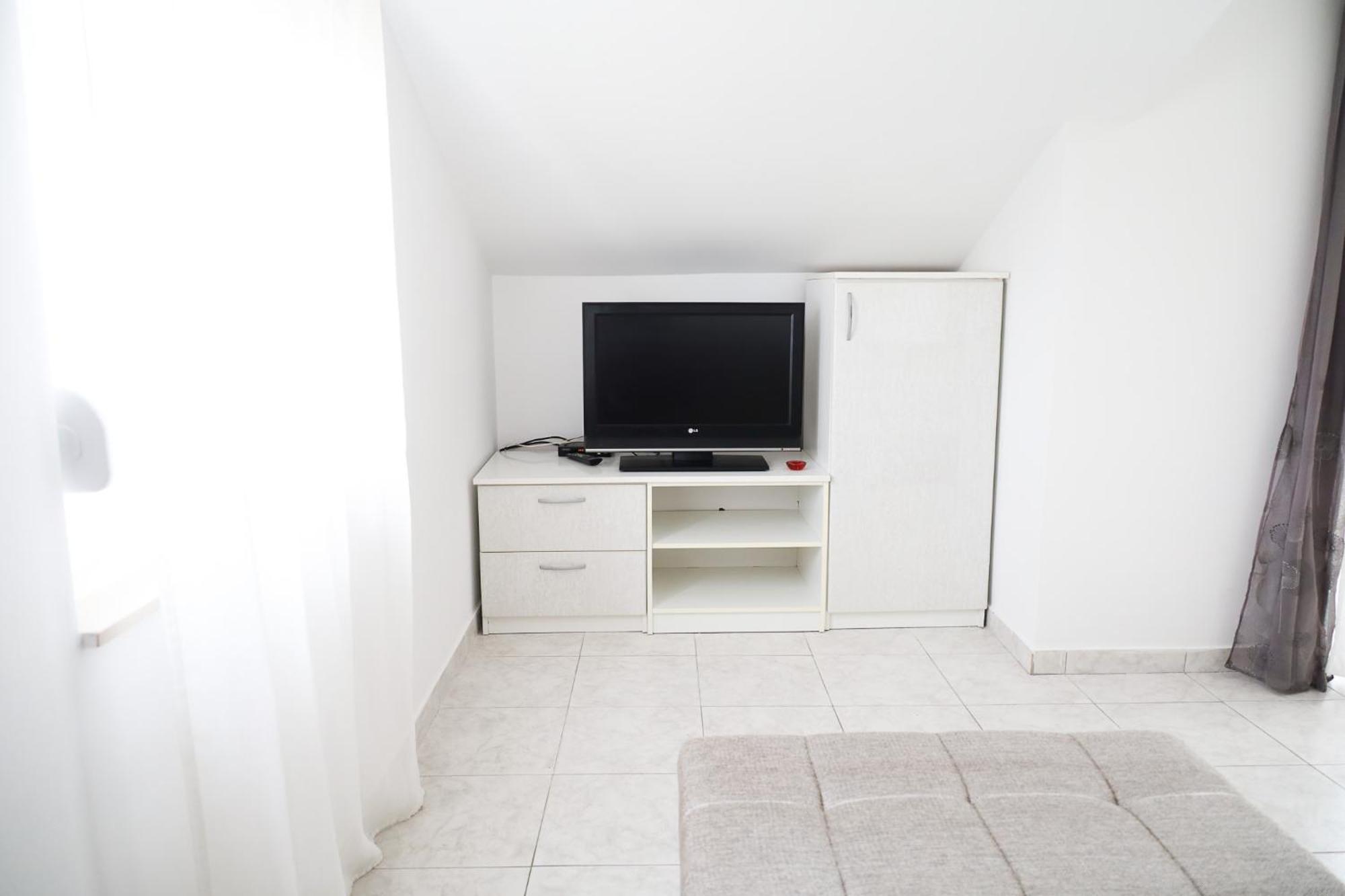 The Florens Residence Near The Beach With The Pool, Bbq And Kids Playground, Zadar Diklo Rum bild