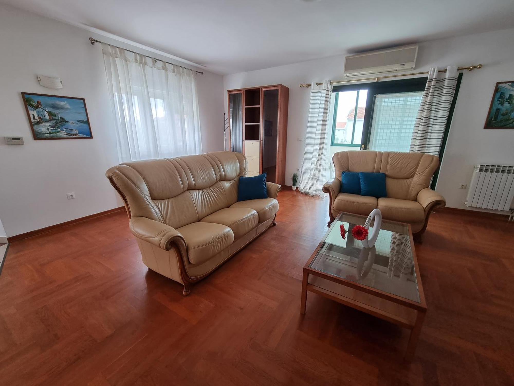 The Florens Residence Near The Beach With The Pool, Bbq And Kids Playground, Zadar Diklo Rum bild